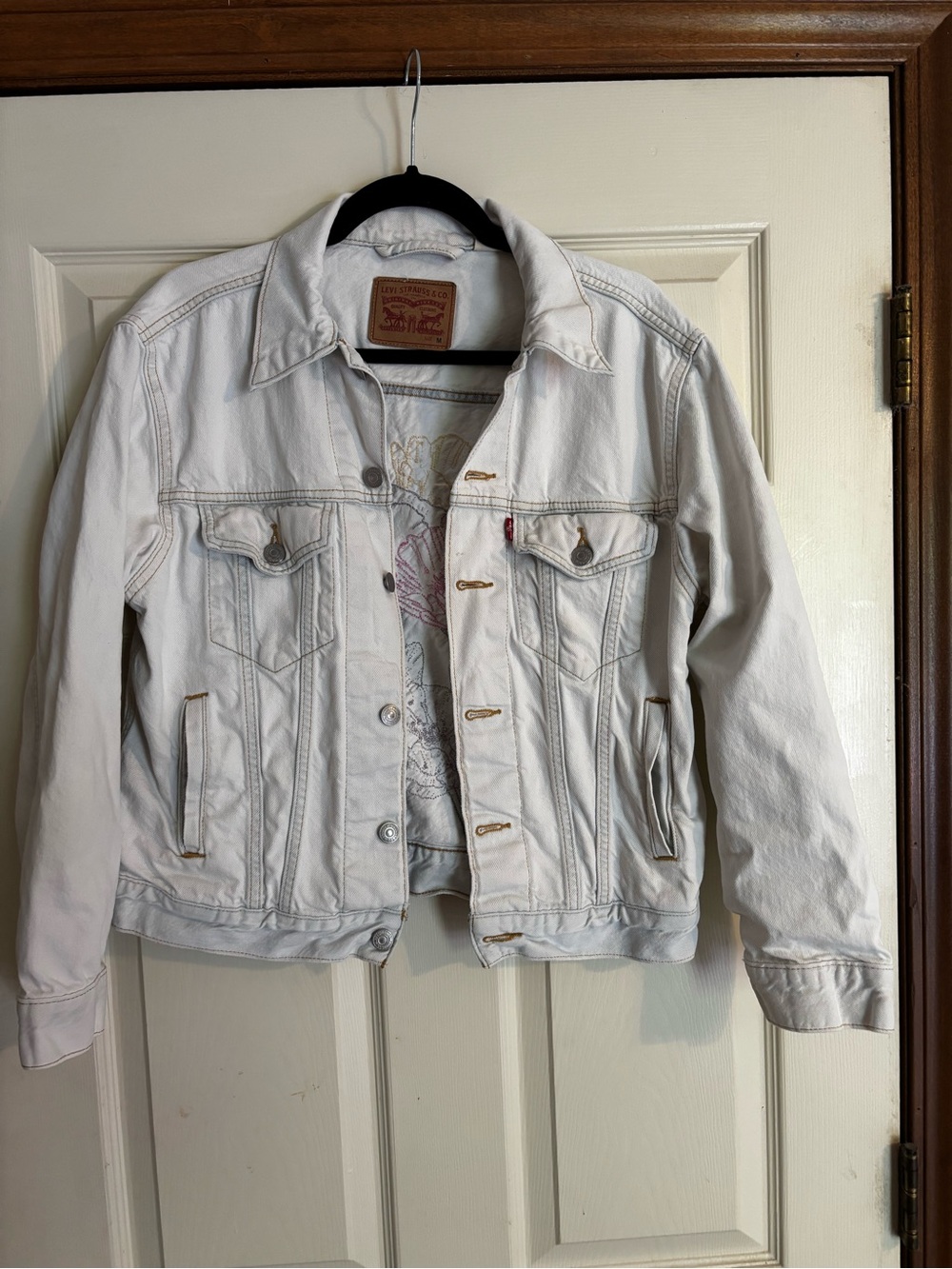 Levi’s Trucker Jacket Floral Embroidered White Size M GUC 🌸